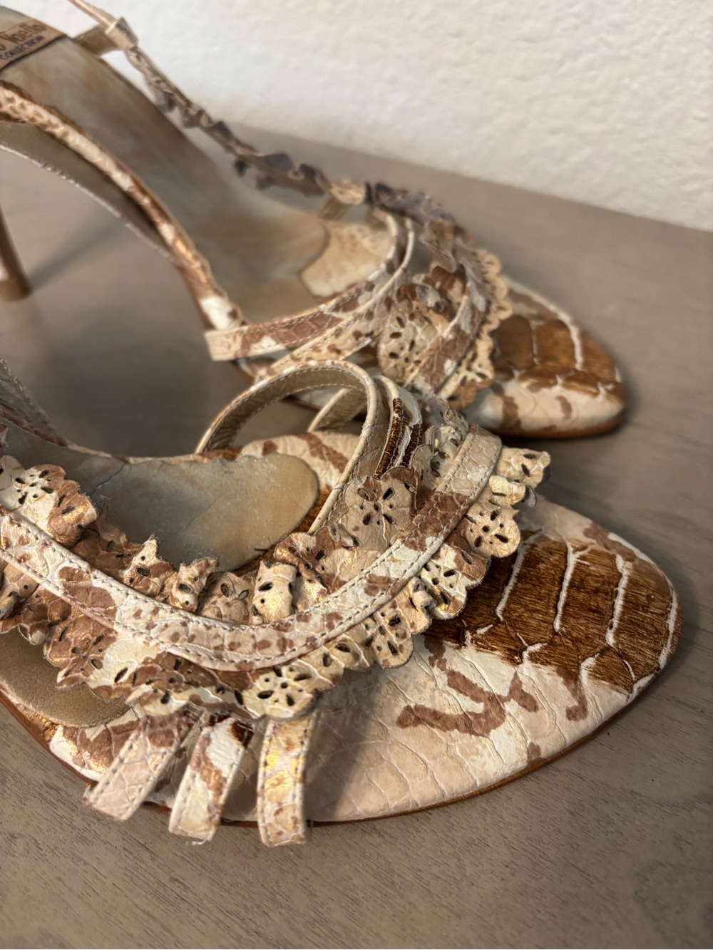 Vintage Gino Vaello beige brown snakeskin print laser cut slingback ruffle heels - Picture 5 of 9